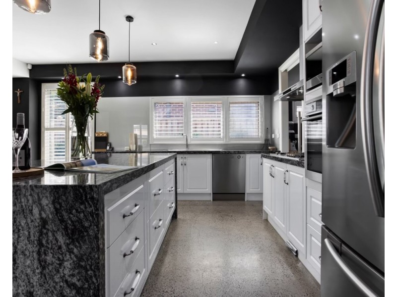 16 Sandy Avenue, Point Cook VIC 3030