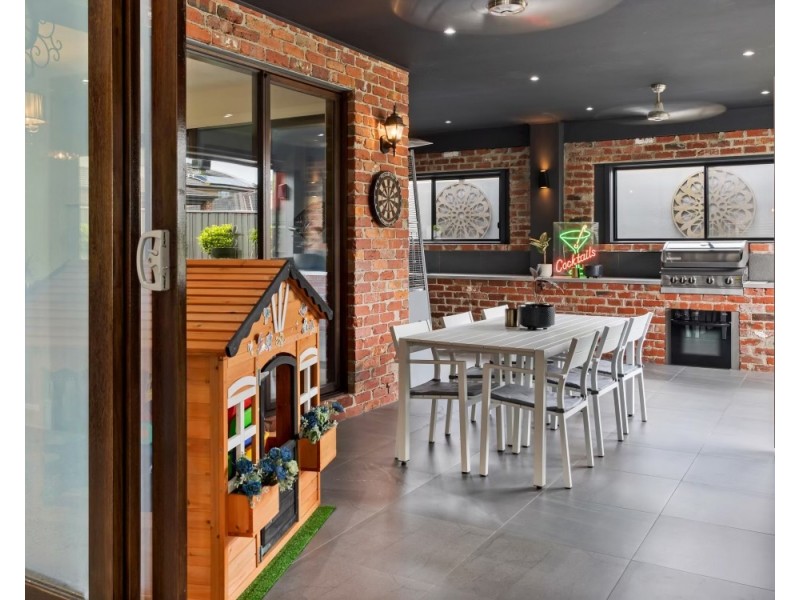 16 Sandy Avenue, Point Cook VIC 3030