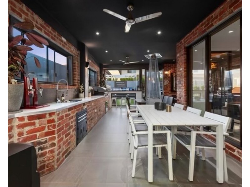 16 Sandy Avenue, Point Cook VIC 3030