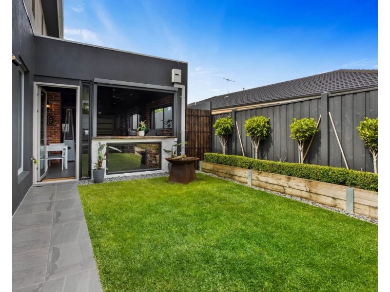 16 Sandy Avenue, Point Cook VIC 3030