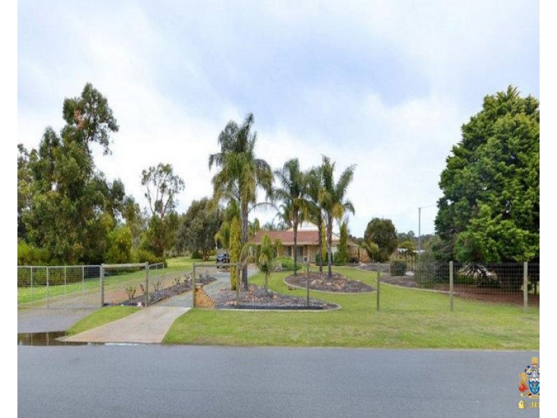 3 Livingstone Drive, Canning Vale WA 6155