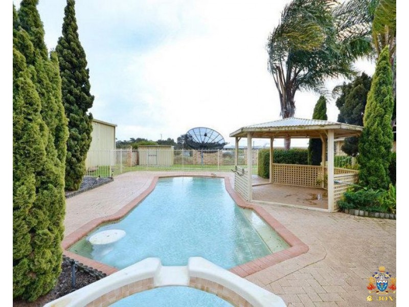 3 Livingstone Drive, Canning Vale WA 6155