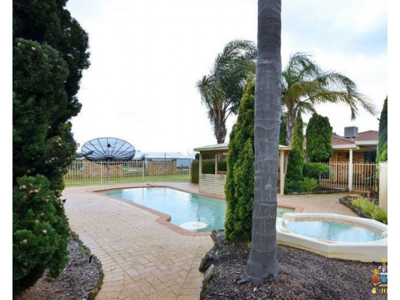 3 Livingstone Drive, Canning Vale WA 6155