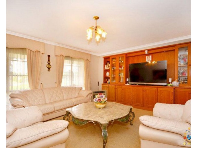 3 Livingstone Drive, Canning Vale WA 6155