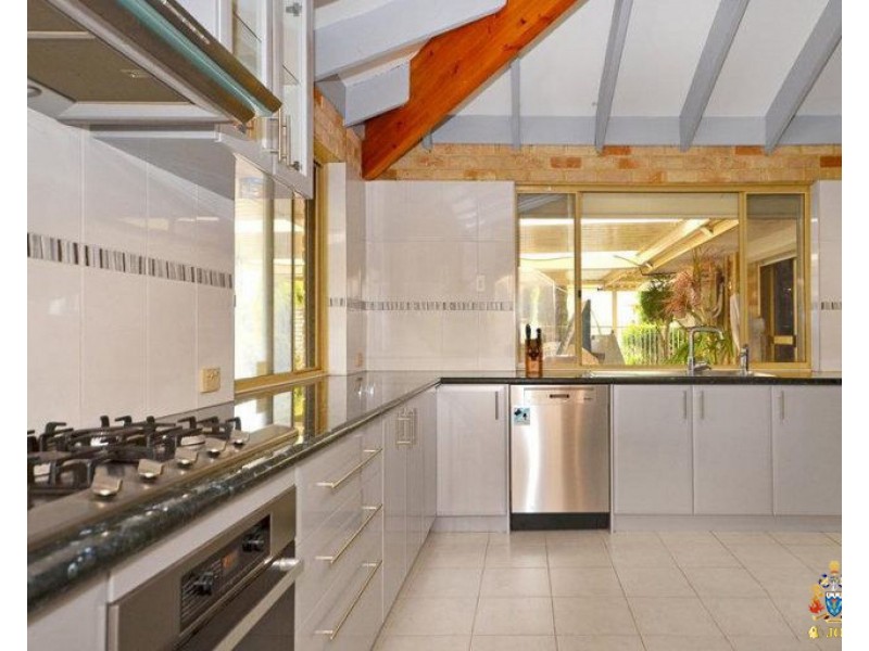 3 Livingstone Drive, Canning Vale WA 6155