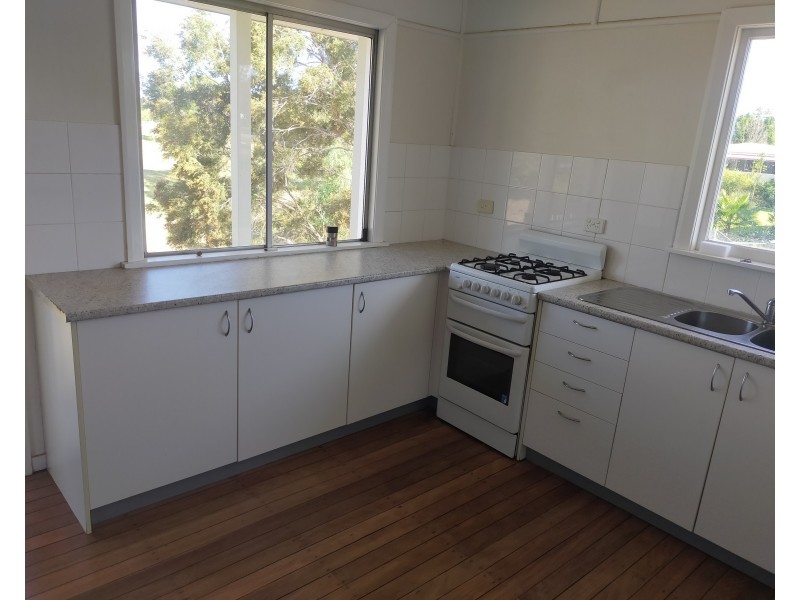 4 Quintin Street, Roma QLD 4455