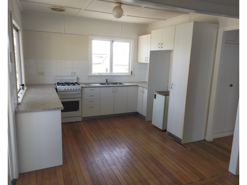 4 Quintin Street, Roma QLD 4455