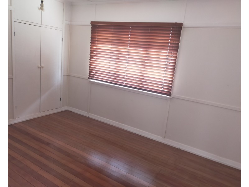 4 Quintin Street, Roma QLD 4455