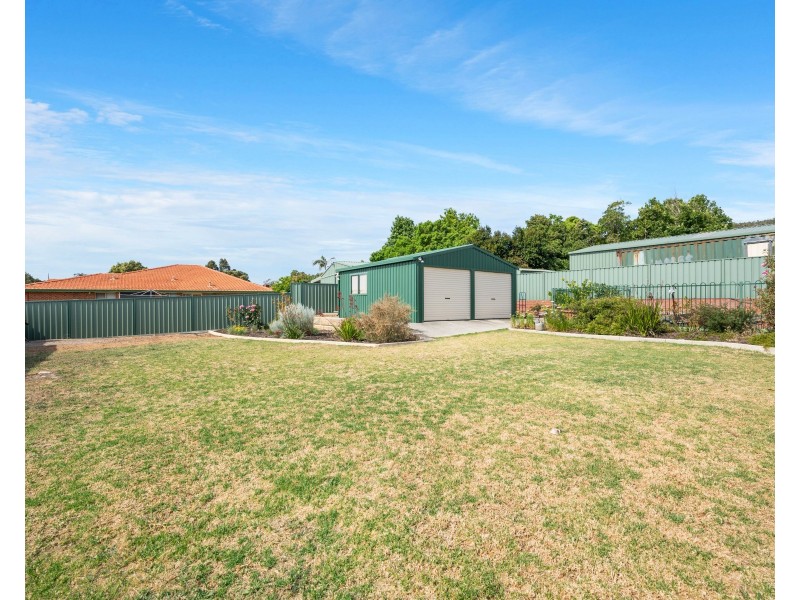 11 Woodcroft Place, Mount Richon WA 6112