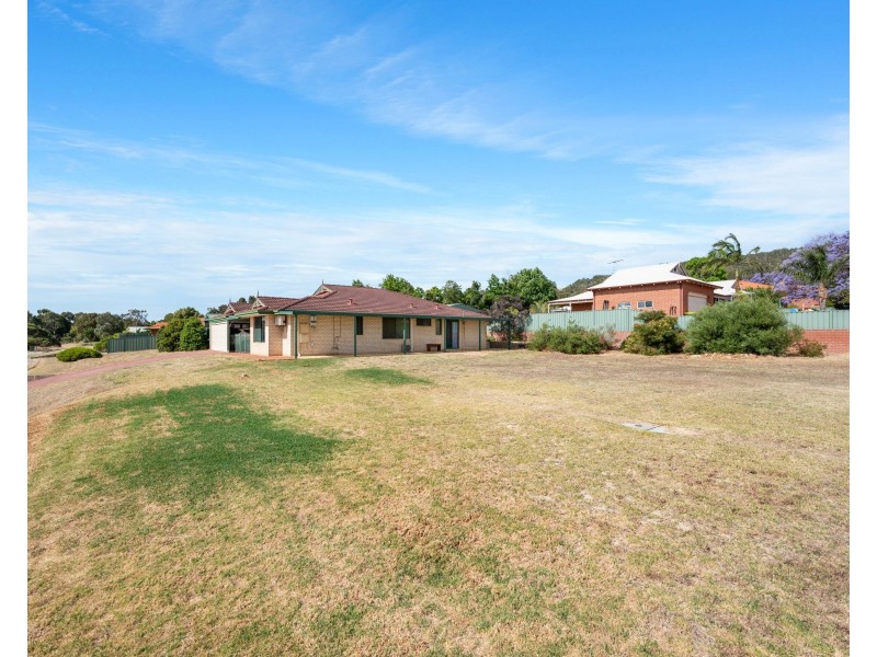 11 Woodcroft Place, Mount Richon WA 6112