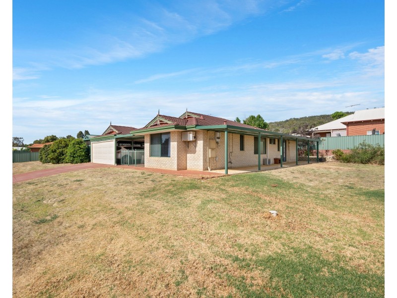 11 Woodcroft Place, Mount Richon WA 6112