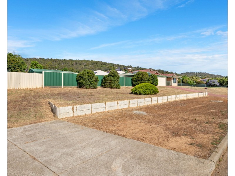 11 Woodcroft Place, Mount Richon WA 6112
