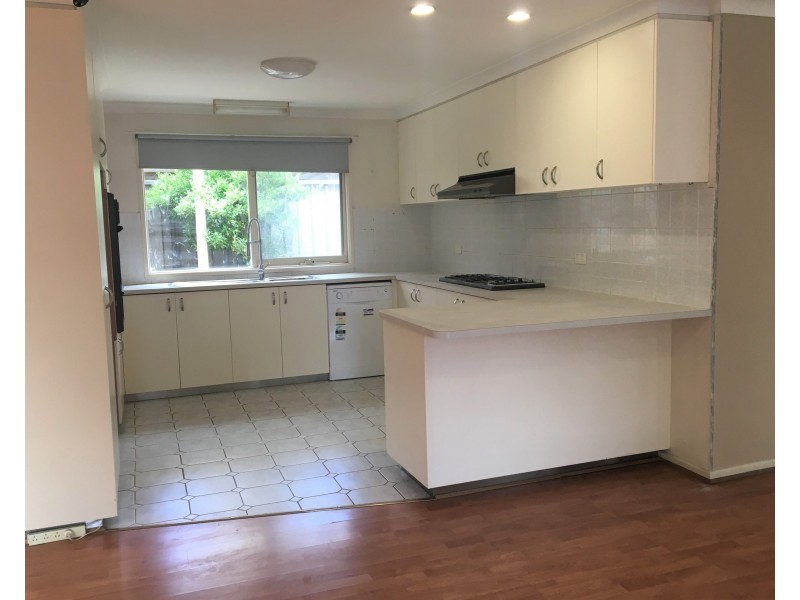 8 Kellett Street, Cranbourne North VIC 3977