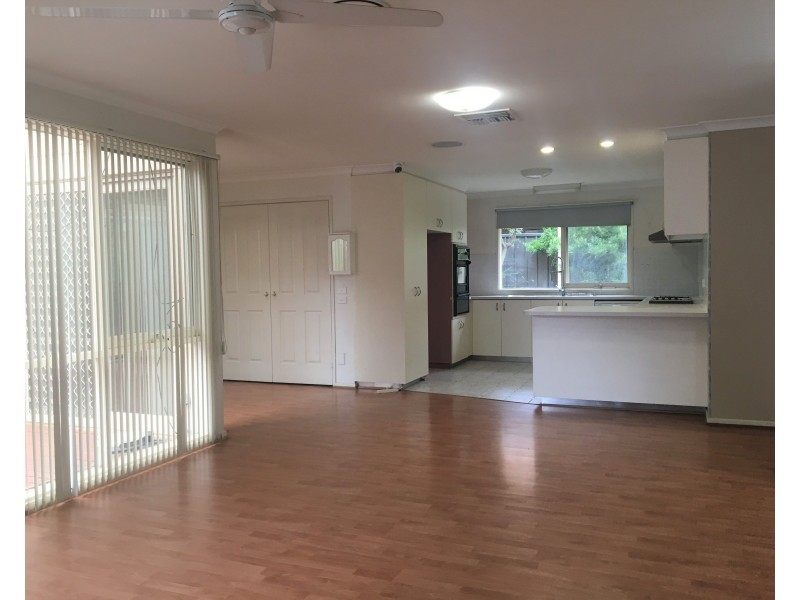 8 Kellett Street, Cranbourne North VIC 3977