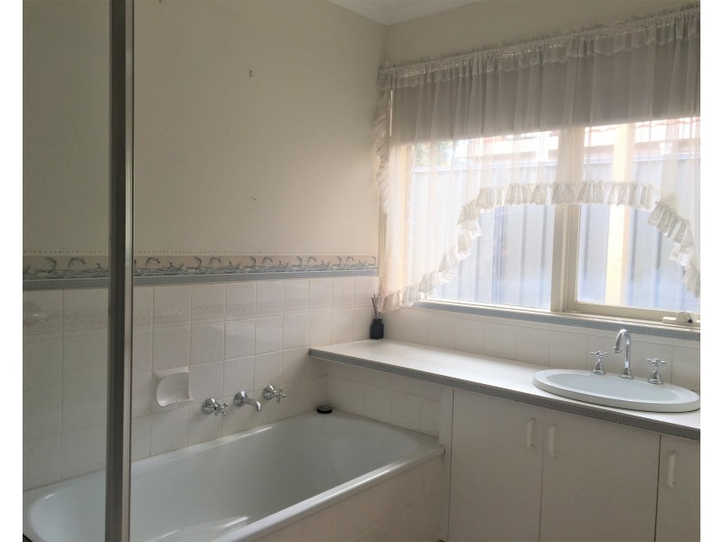 8 Kellett Street, Cranbourne North VIC 3977