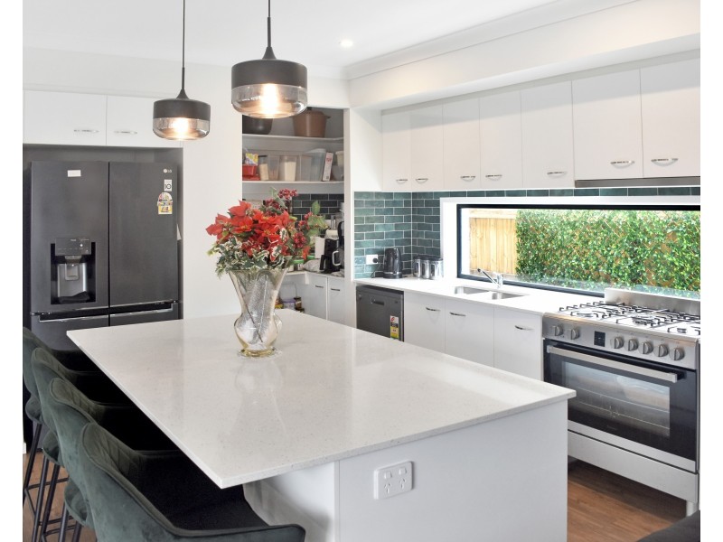 3 PRESTON, Newport QLD 4020