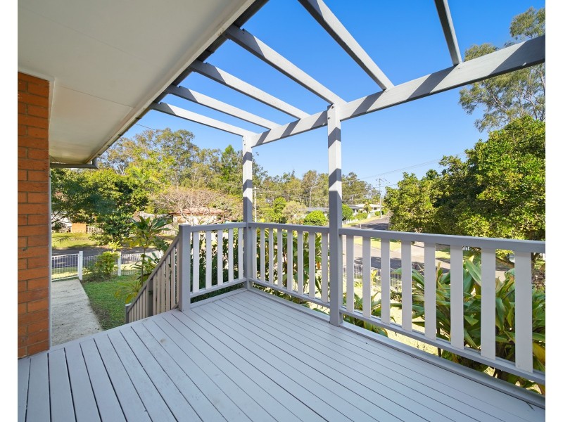 8 Pickering Street, Riverview QLD 4303