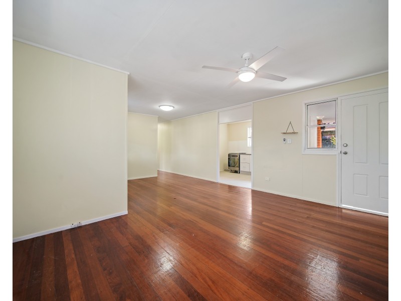 8 Pickering Street, Riverview QLD 4303