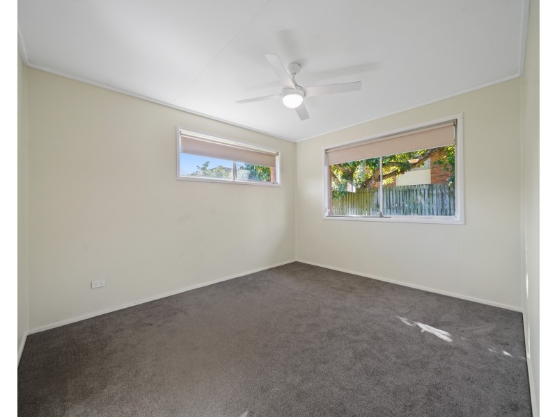 8 Pickering Street, Riverview QLD 4303