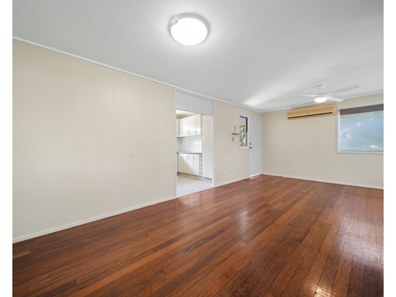 8 Pickering Street, Riverview QLD 4303