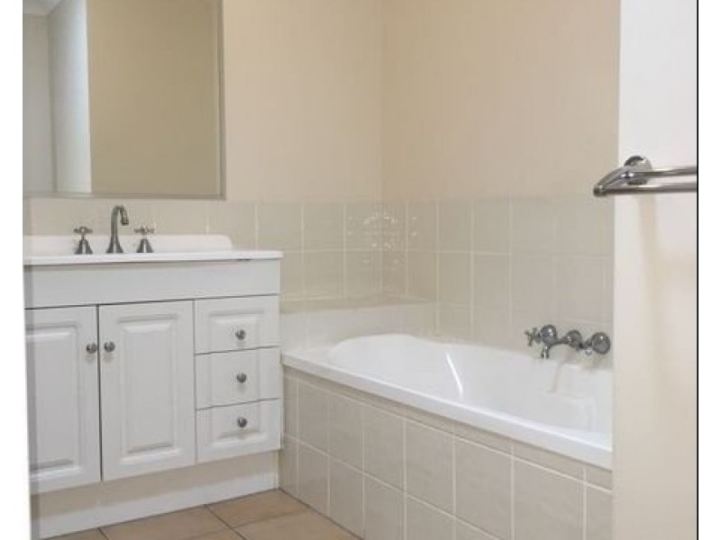 1/24 Bassili Drive, Collingwood Park QLD 4301