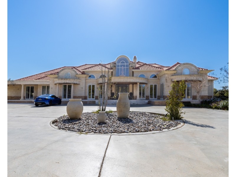 11 Livingstone Drive, Canning Vale WA 6155