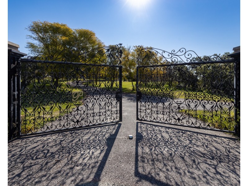 11 Livingstone Drive, Canning Vale WA 6155