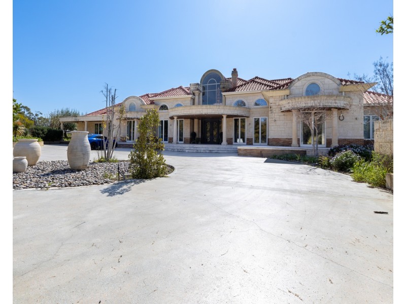 11 Livingstone Drive, Canning Vale WA 6155