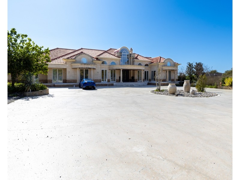 11 Livingstone Drive, Canning Vale WA 6155