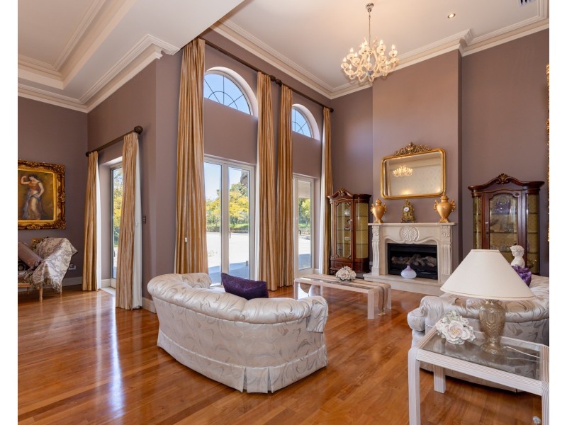 11 Livingstone Drive, Canning Vale WA 6155