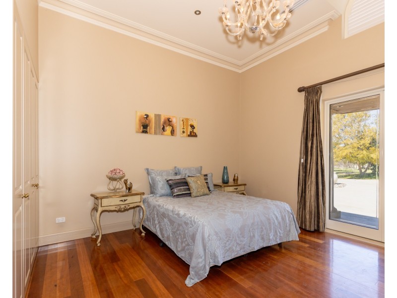 11 Livingstone Drive, Canning Vale WA 6155