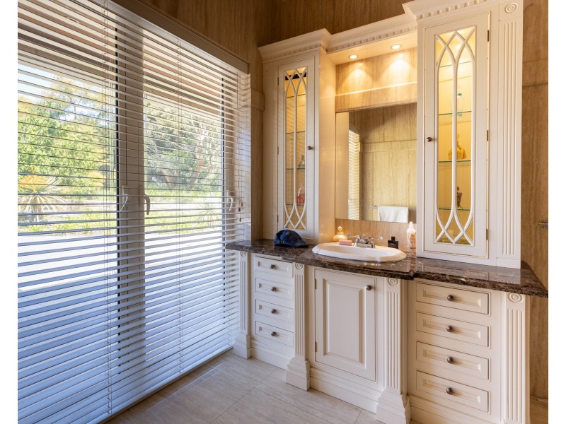 11 Livingstone Drive, Canning Vale WA 6155