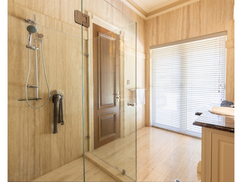 11 Livingstone Drive, Canning Vale WA 6155