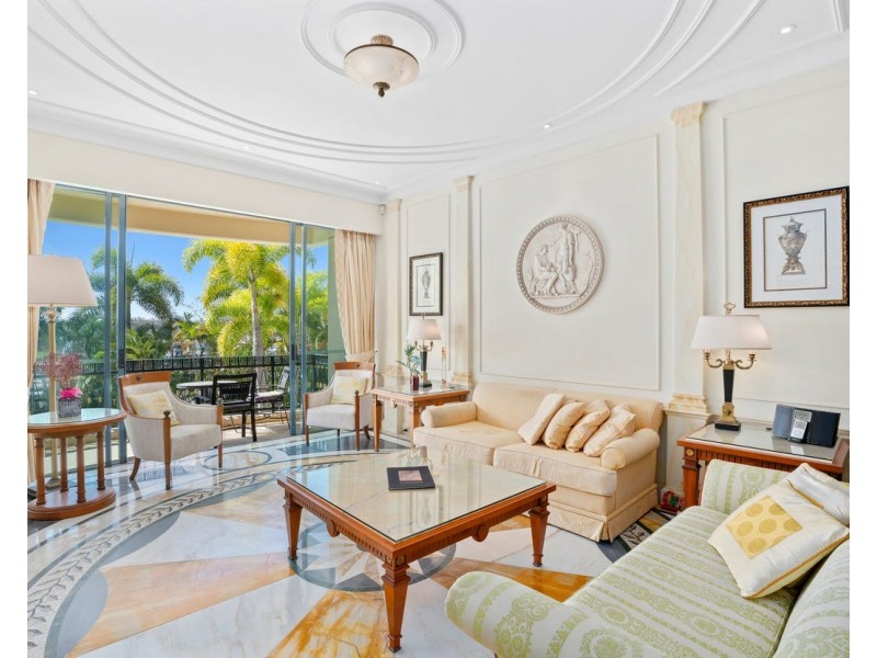 94 Seaworld Drive, Main Beach QLD 4217