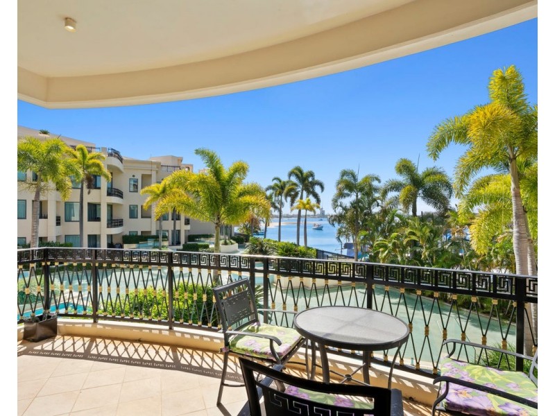 94 Seaworld Drive, Main Beach QLD 4217