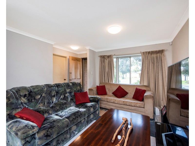 10 Eaglehawk Grove, Brookdale WA 6112