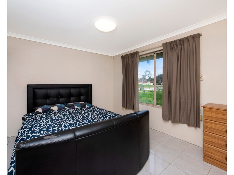 10 Eaglehawk Grove, Brookdale WA 6112