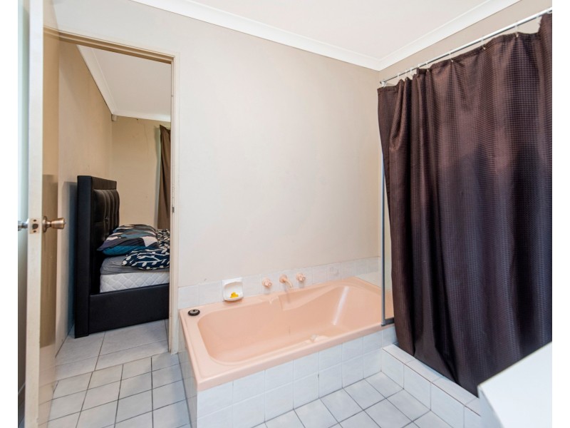 10 Eaglehawk Grove, Brookdale WA 6112