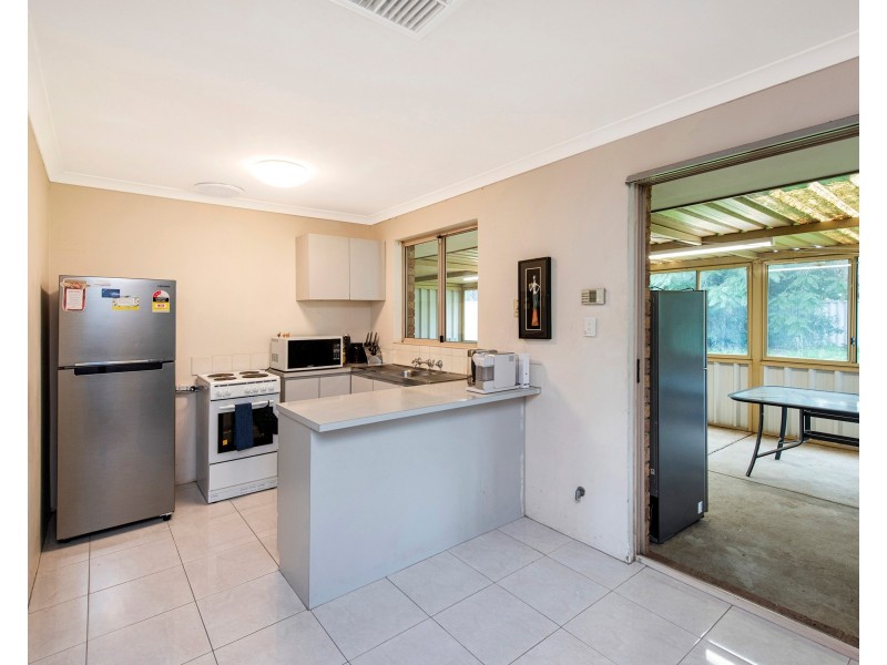 10 Eaglehawk Grove, Brookdale WA 6112