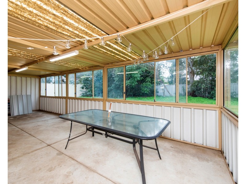 10 Eaglehawk Grove, Brookdale WA 6112