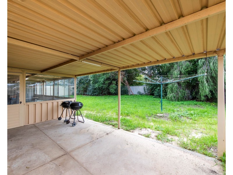 10 Eaglehawk Grove, Brookdale WA 6112