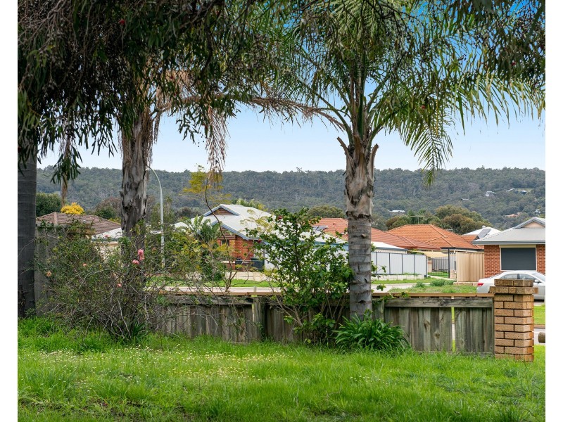 10 Eaglehawk Grove, Brookdale WA 6112