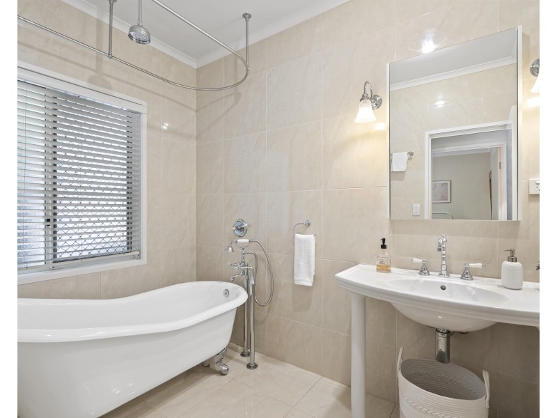 49 Bateke Road, Tamborine Mountain QLD 4272