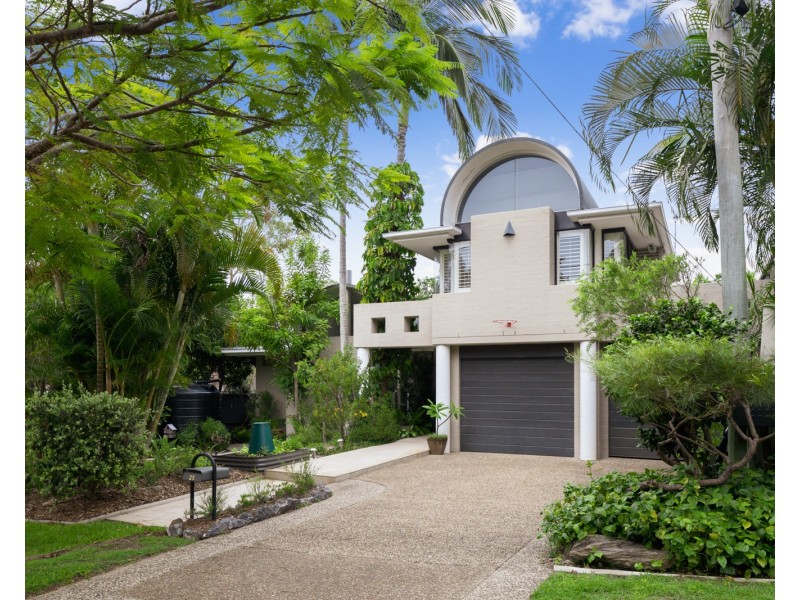 25 Eighth Avenue, St Lucia QLD 4067