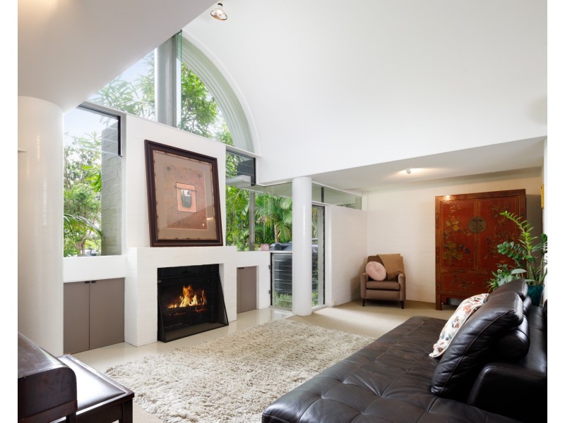 25 Eighth Avenue, St Lucia QLD 4067