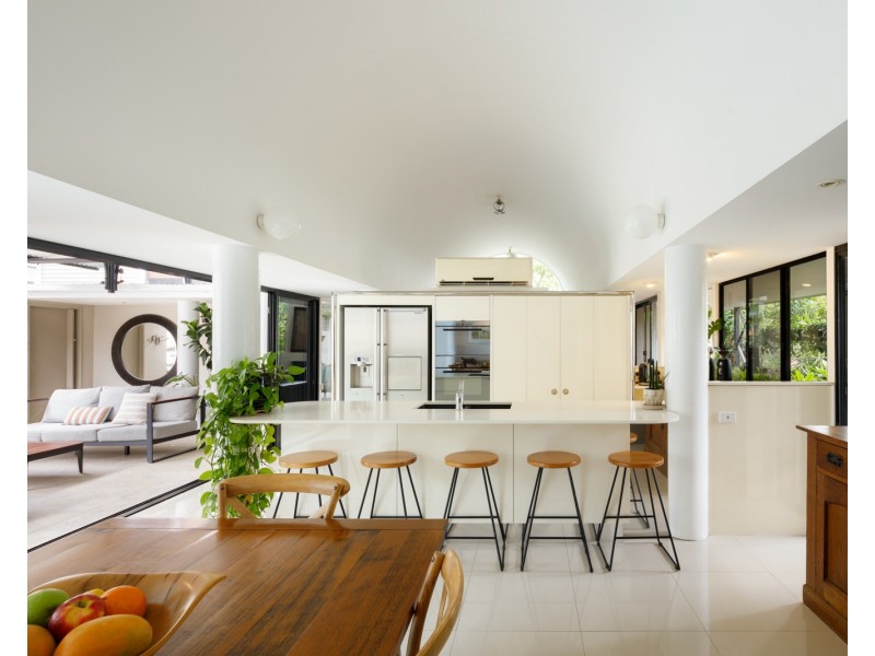 25 Eighth Avenue, St Lucia QLD 4067