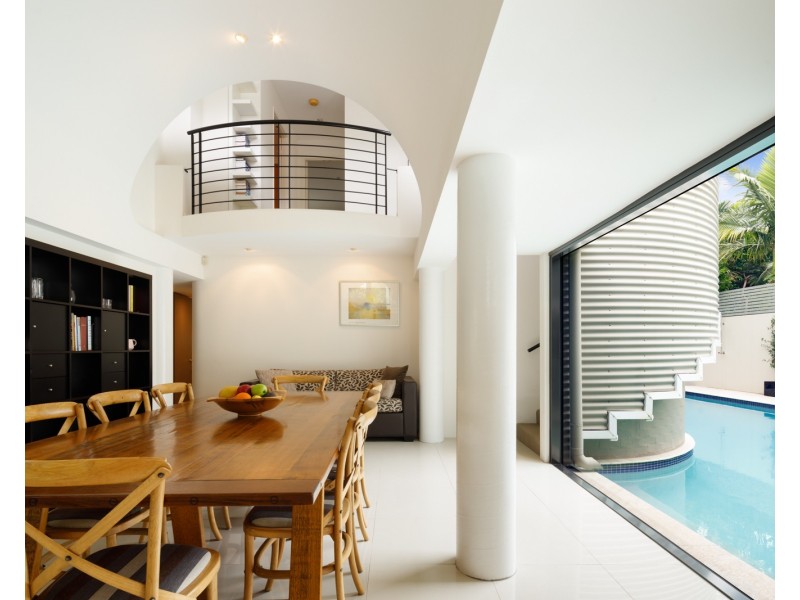 25 Eighth Avenue, St Lucia QLD 4067