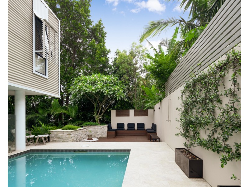 25 Eighth Avenue, St Lucia QLD 4067