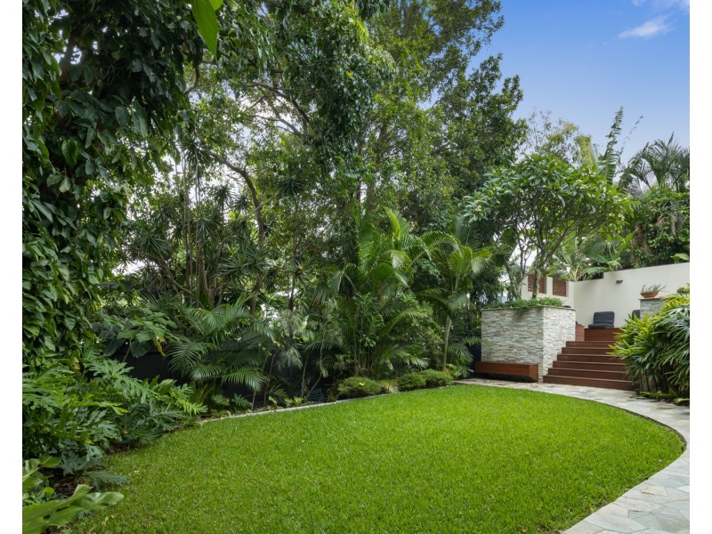 25 Eighth Avenue, St Lucia QLD 4067