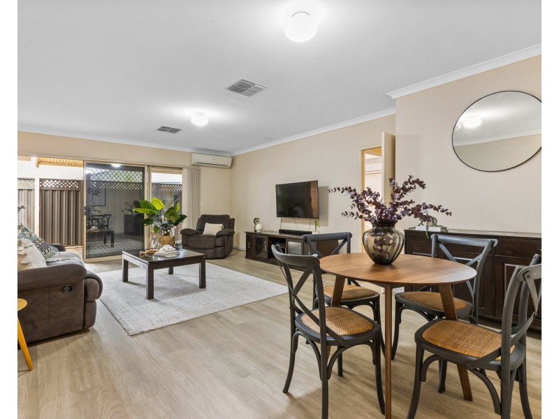 2/22 Gentle Circle, South Guildford WA 6055